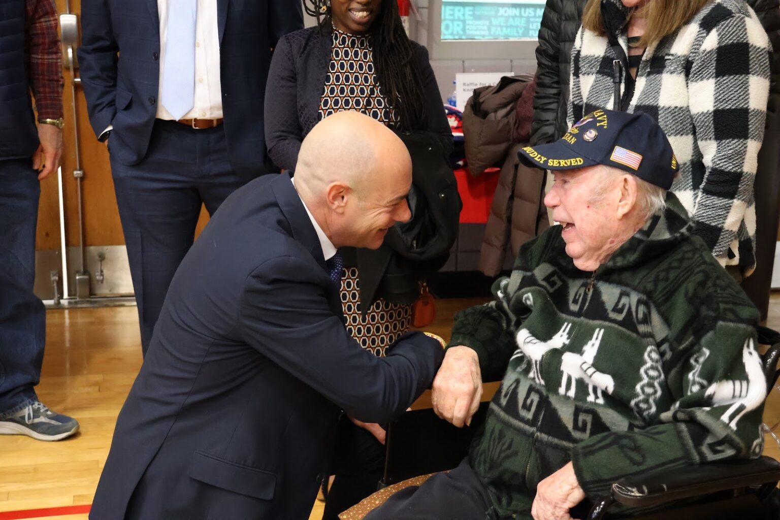 Landsman shaking hands with a veteran